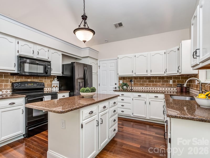 7024 Passeres Ct, Charlotte, NC 28215