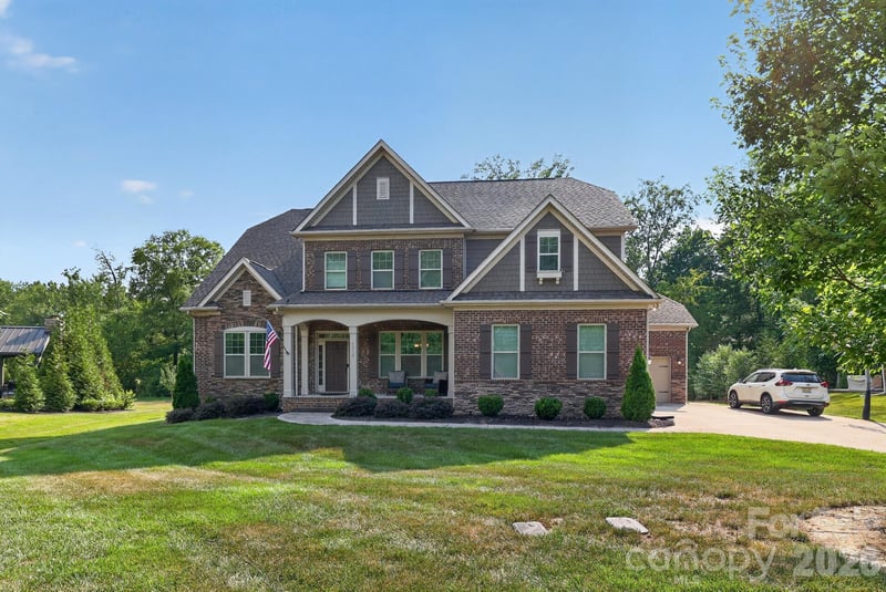 1016 Kara Ct, Matthews, NC 28104