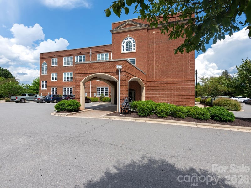 4 Vanderbilt Park Dr, Asheville, NC 28803