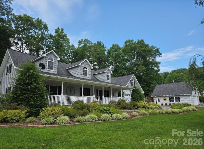 225 White Oak Rd, Burnsville, NC 28714