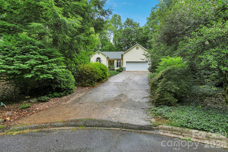 67 Autumn Glen Ct, Brevard, NC 28712