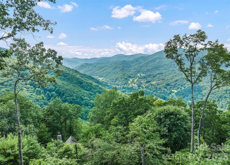 582 Tsalagi Trl, Maggie Valley, NC 28751