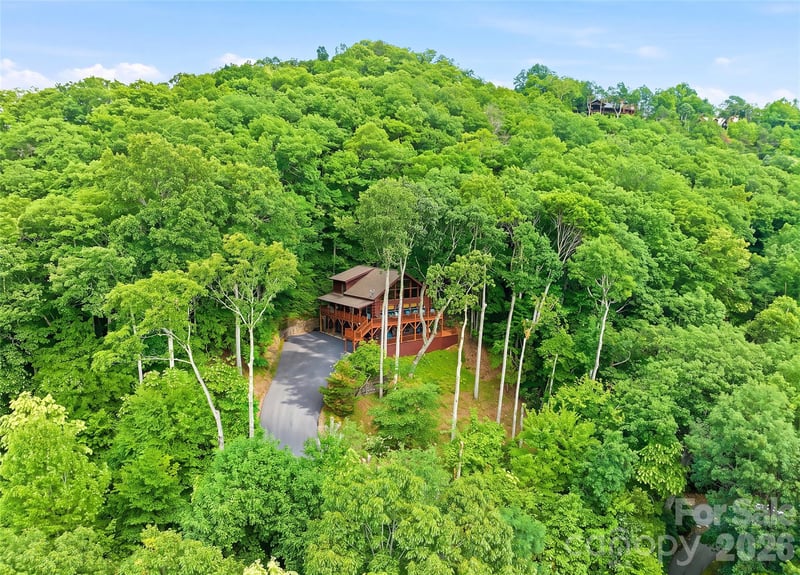 582 Tsalagi Trl, Maggie Valley, NC 28751