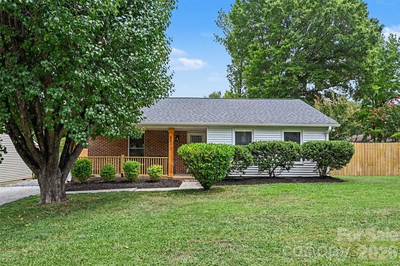 6511 Misty Morning Dr, Charlotte, NC 28212