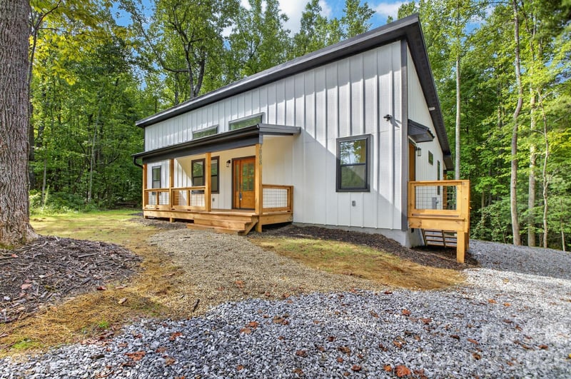 1008 Bell Mountain Rd, Zirconia, NC 28790