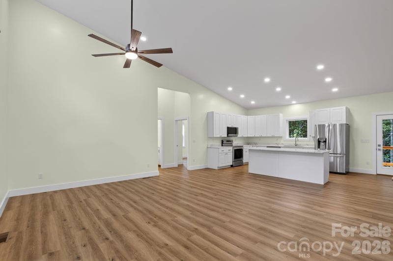 1008 Bell Mountain Rd, Zirconia, NC 28790