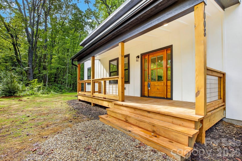 1008 Bell Mountain Rd, Zirconia, NC 28790