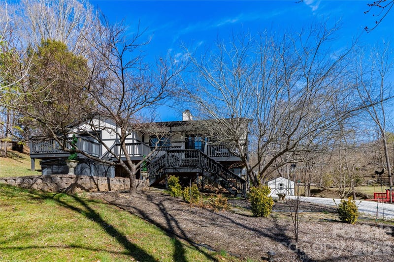 5 Northlake Dr, Weaverville, NC 28787
