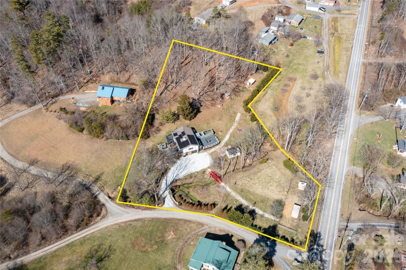 5 Northlake Dr, Weaverville, NC 28787
