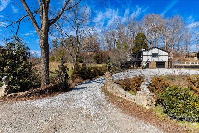 5 Northlake Dr, Weaverville, NC 28787