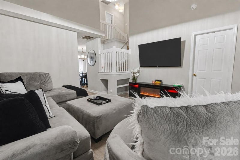 5845 Cougar Ln, Charlotte, NC 28269