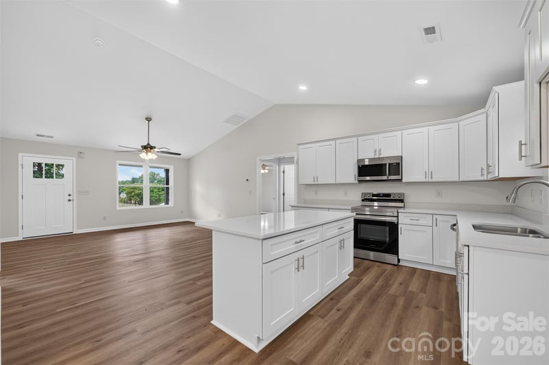 350 14th Ave SW, Hickory, NC 28602