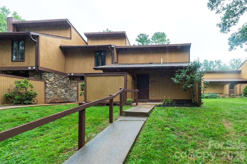 129 Colony Dr, Arden, NC 28704