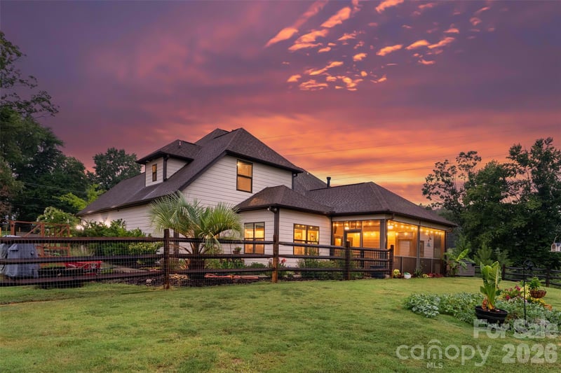 2915 Point Rd, Belmont, NC 28012