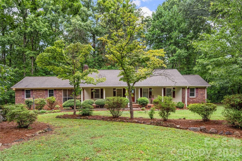 101 Magnolia Dr, Mount Holly, NC 28120