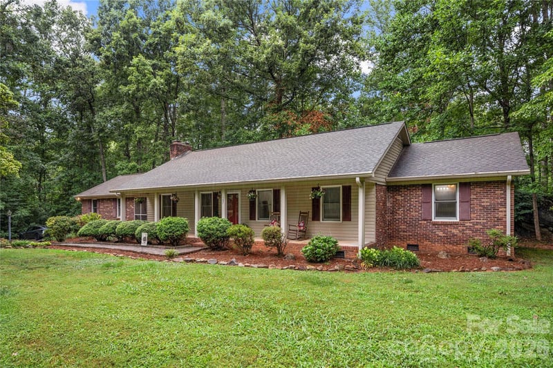 101 Magnolia Dr, Mount Holly, NC 28120