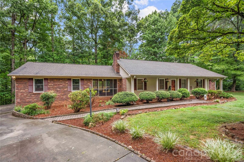 101 Magnolia Dr, Mount Holly, NC 28120