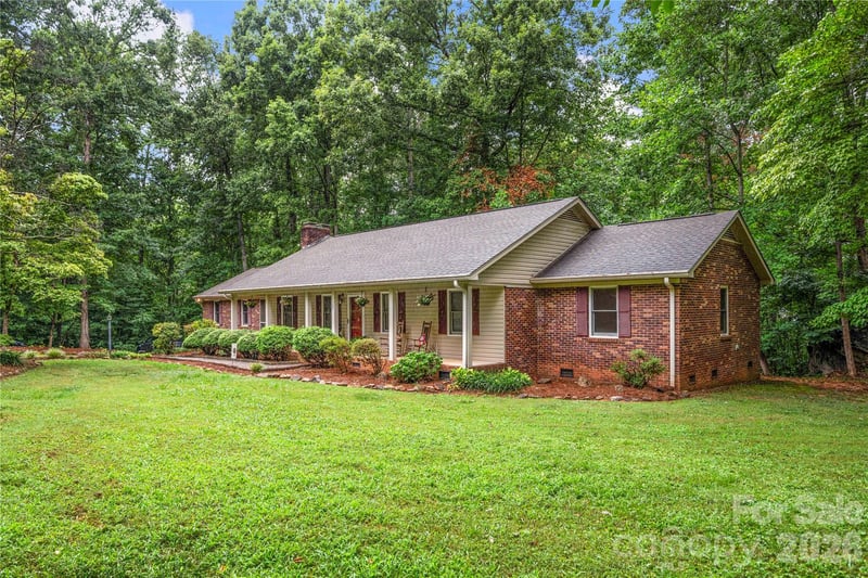 101 Magnolia Dr, Mount Holly, NC 28120