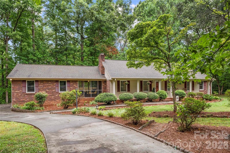 101 Magnolia Dr, Mount Holly, NC 28120