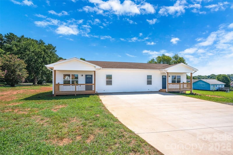 4000 Herman Sipe Rd, Conover, NC 28613