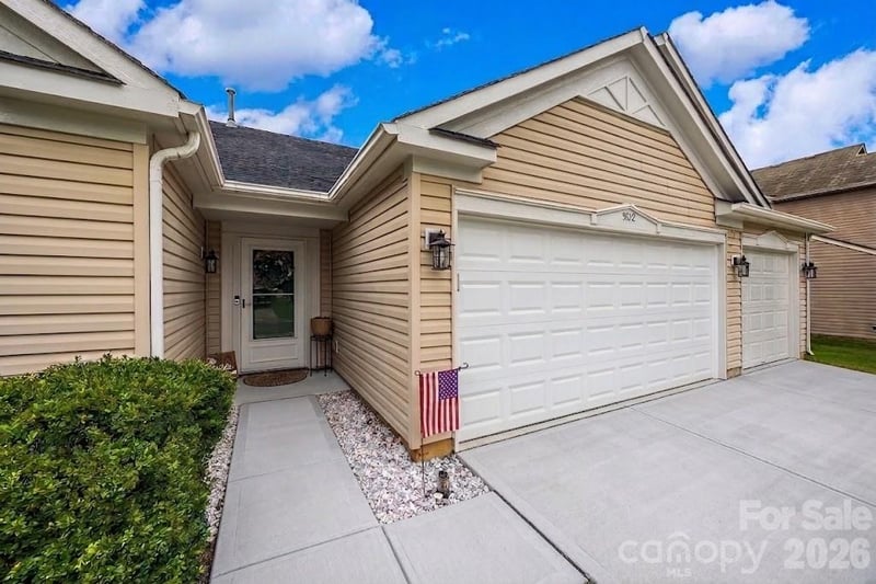 5022 Meanna Dr, Clover, SC 29710