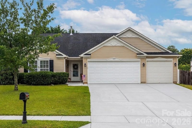 5022 Meanna Dr, Clover, SC 29710