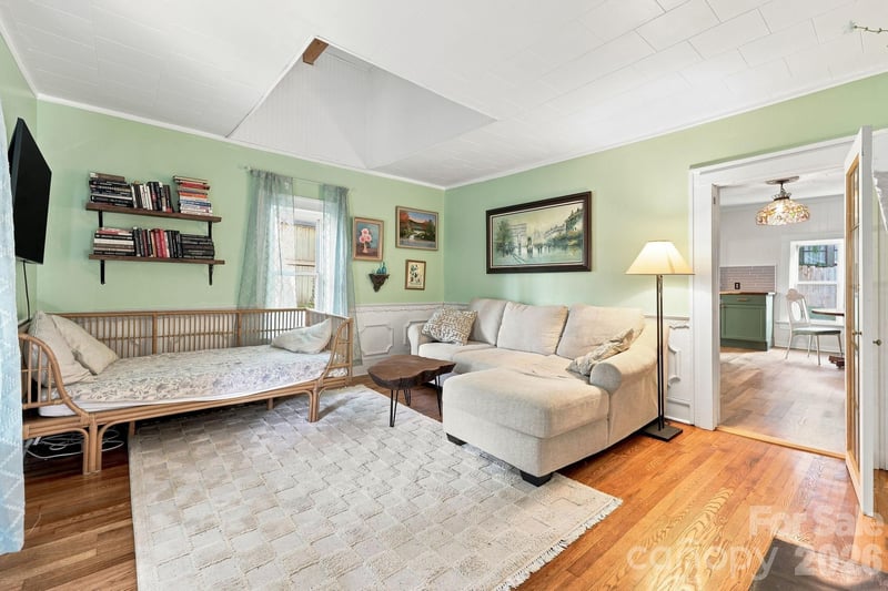 67 Montana Ave, Asheville, NC 28806