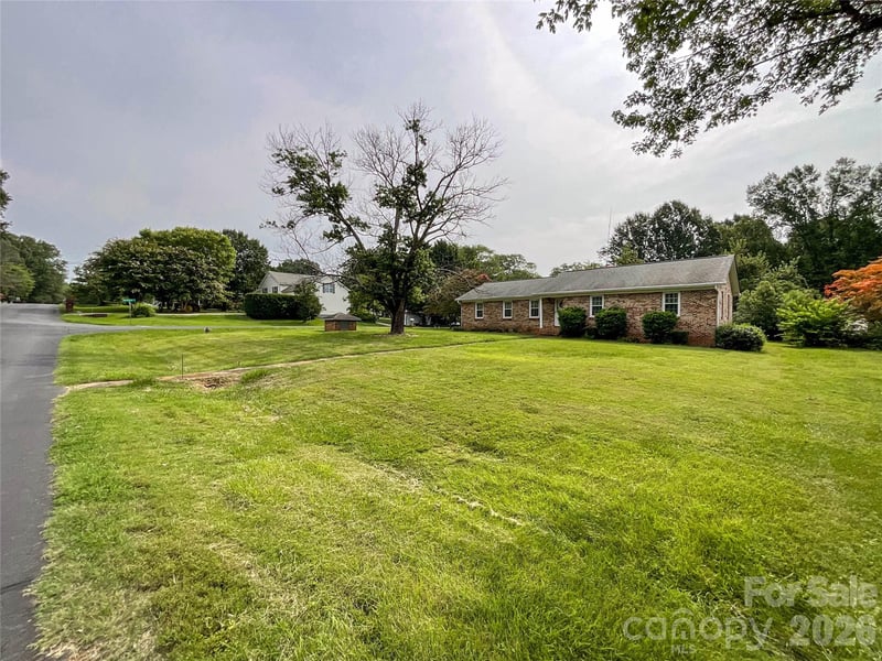 14232 Springwater Dr, Matthews, NC 28105