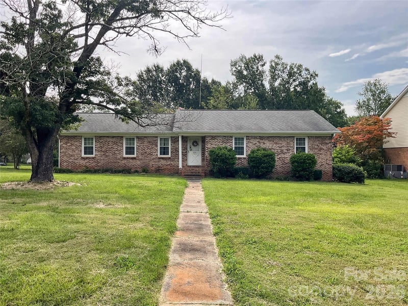 14232 Springwater Dr, Matthews, NC 28105