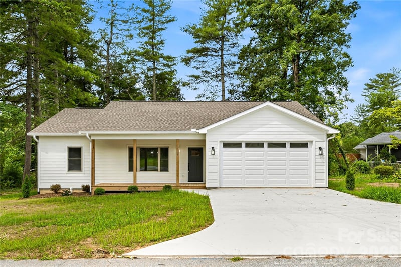 334 Woodland Dr, Hendersonville, NC 28792
