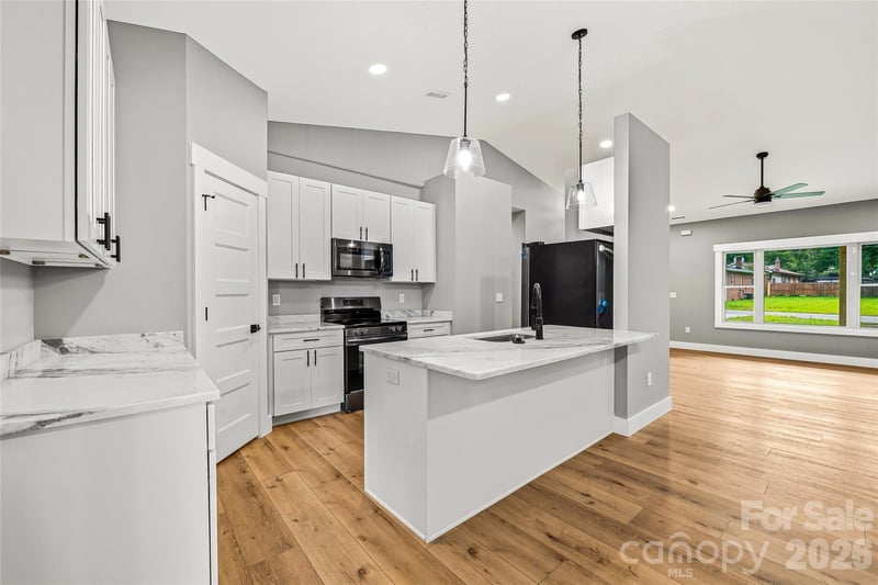 334 Woodland Dr, Hendersonville, NC 28792