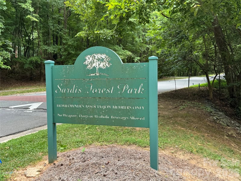 9732 Leeswood Ln, Matthews, NC 28105