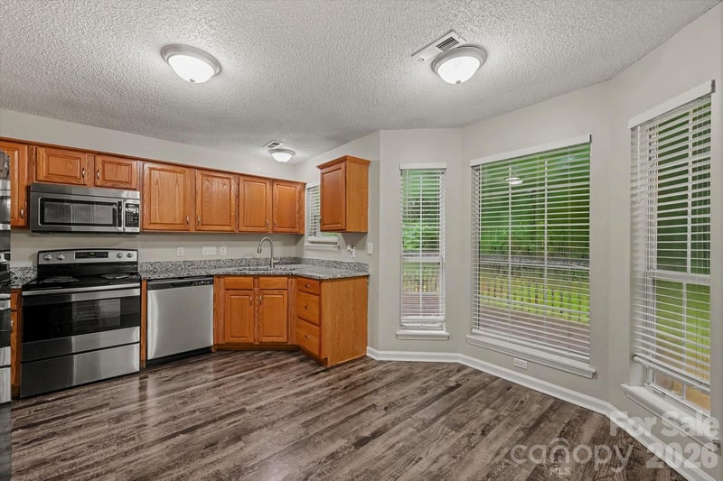 8722 Woodhill Manor Ct, Charlotte, NC 28215