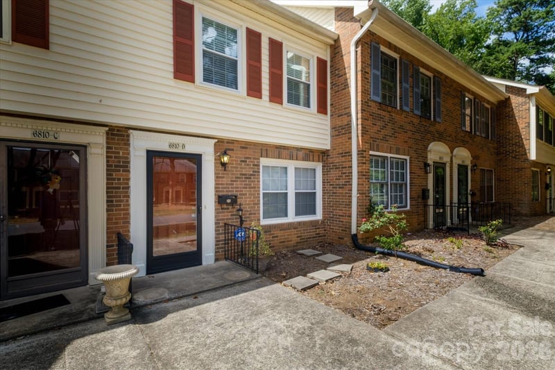 6810 Farmingdale Dr #D, Charlotte, NC 28212