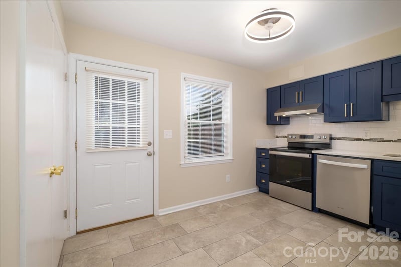 6810 Farmingdale Dr #D, Charlotte, NC 28212