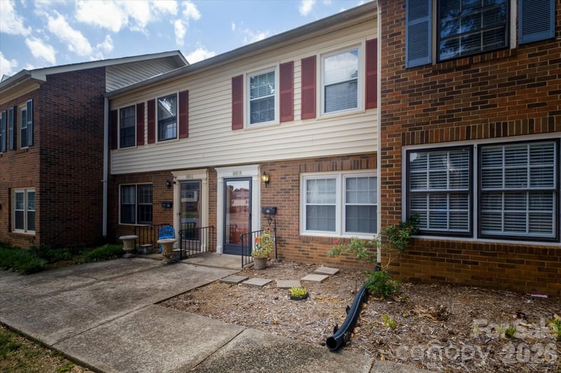 6810 Farmingdale Dr #D, Charlotte, NC 28212