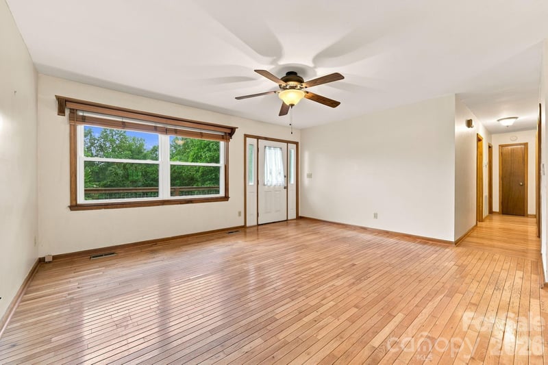 62 Hunters Field Ln, Mills River, NC 28759