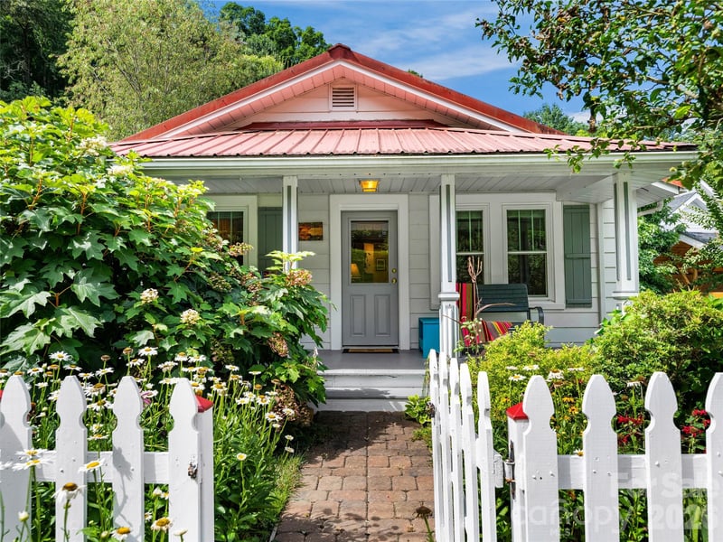 152 Marshall St, Waynesville, NC 28786