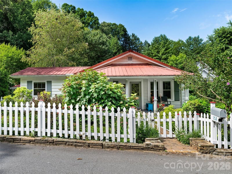 152 Marshall St, Waynesville, NC 28786