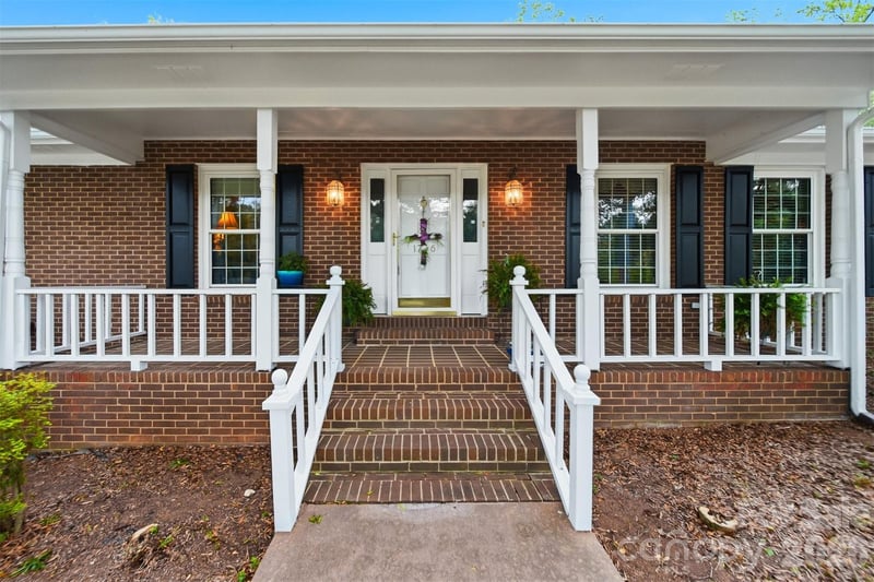 1756 12th Street Dr, Hickory, NC 28601