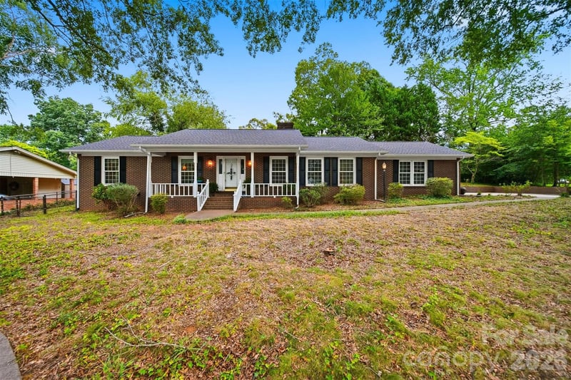 1756 12th Street Dr, Hickory, NC 28601