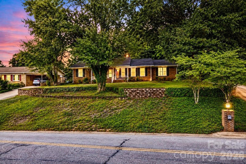 1756 12th Street Dr NW, Hickory, NC 28601