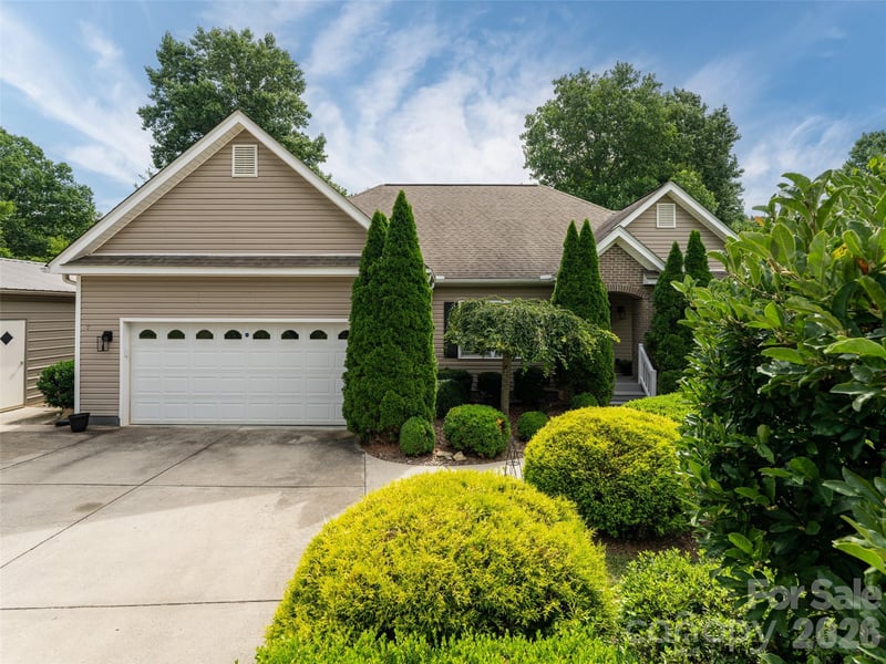 125 Craggy St, Black Mountain, NC 28711