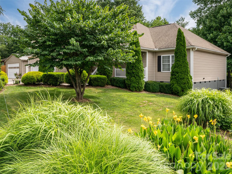 125 Craggy St, Black Mountain, NC 28711