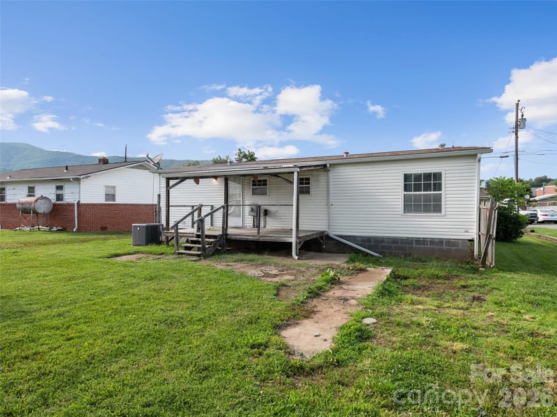 39 Spruce St, Waynesville, NC 28786