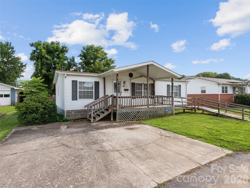 39 Spruce St, Waynesville, NC 28786