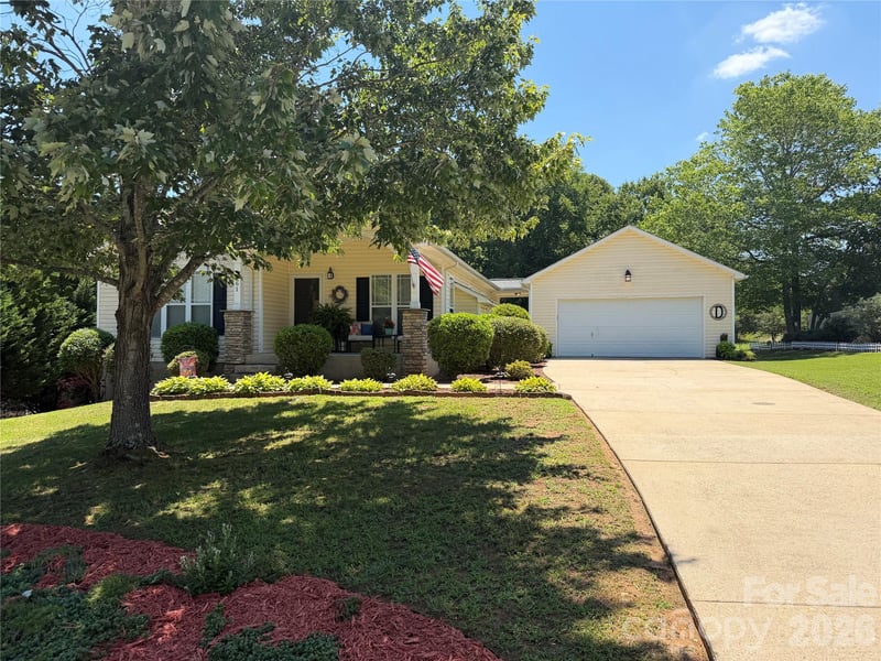 161 Winding Cedar Dr, Statesville, NC 28677