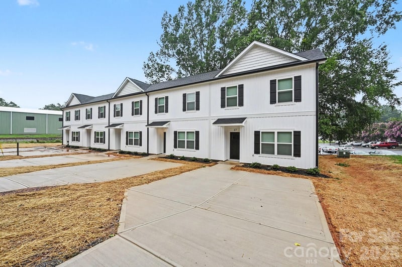 53 13th St, Newton, NC 28658