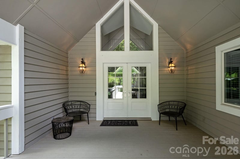 128 Overlook Dr, Flat Rock, NC 28731