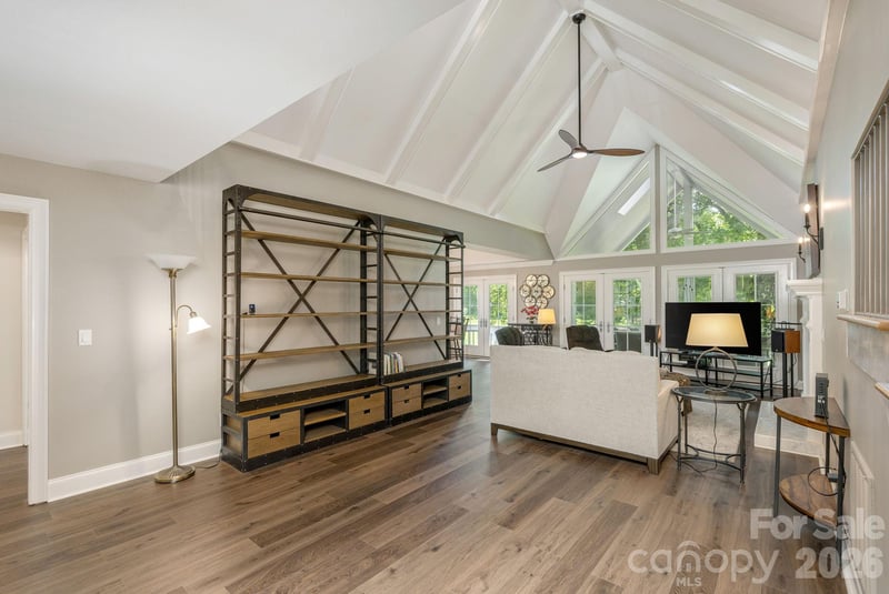 128 Overlook Dr, Flat Rock, NC 28731